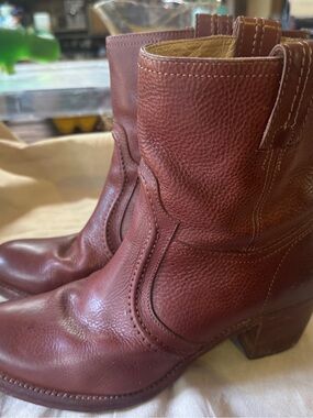 Frye Jane Trapunto stitched cowboy Leather Western Booties